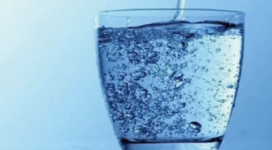 隨取隨用的瓶裝水相比凈水器 真得更好嗎？